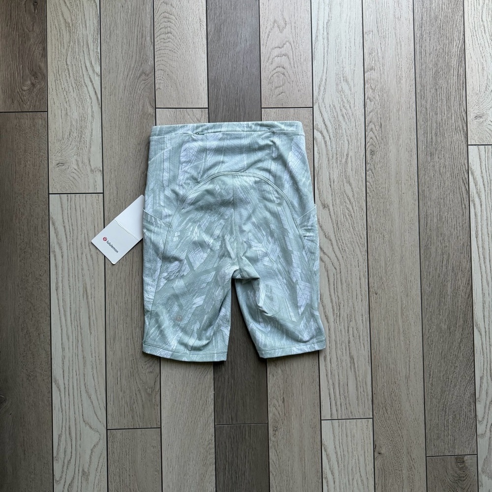 lululemon athletica Women's Swift Speed HR Bike Shorts 8” New with tags - Picture 3 of 4